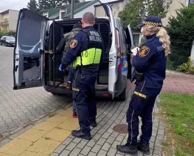 Mieszkańcy podejrzewali alkohol i narkotyki. 41-latek potrzebował innej pomocy