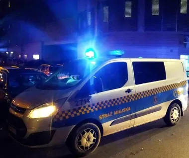 17-latek spał pijany na schodach Nowego Światu. Miał ponad 1,5 promila