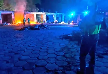Pożar pustostanu na Elsnerowie. Strażnicy sprawdzili budynek