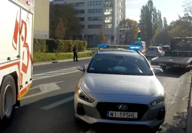 Rajd Lexusem po chodniku w Warszawie. Kierowca próbował uciec