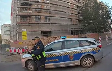 Rusztowanie runęło na przystanek przy Opaczewskiej. Nikt nie ucierpiał