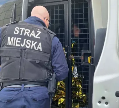 32-latka weszła do Jeziorka Kamionkowskiego. Pomogli przechodnie