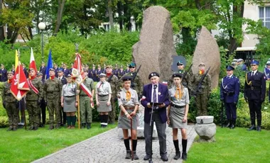 Ponad 400 miejsc pamięci i godzina ciszy - 82. rocznica Powstania