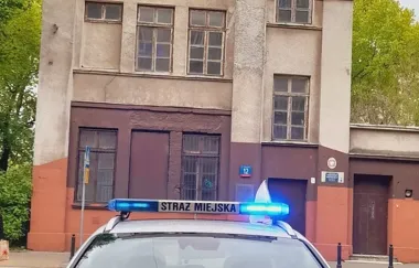 Nastolatkowie weszli do zabytkowego budynku. Dwóch znaleziono w piwnicy