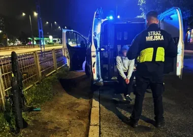 Slalom na Grochowskiej - pijany rowerzysta miał też cudze dokumenty