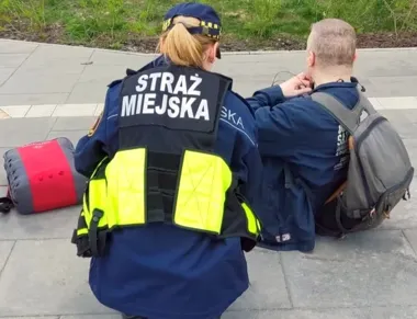 Padł na chodnik przy Czerskiej - ratowniczy patrol był pierwszy