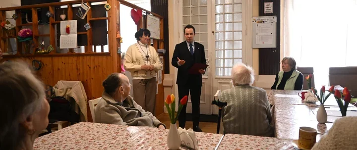 Laureatka konkursu „Cztery Pory Roku – Pejzaże Mazowsza” z DPS-u odebrała wyróżnienie