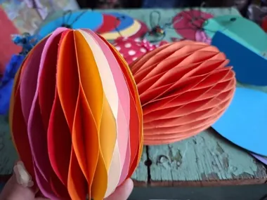 Papierowa pisanka zamiast zwykłej dekoracji - te warsztaty wciągają