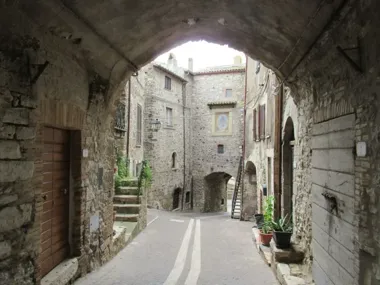 Umbryjskie miasteczka wchodzą na scenę UTW i kuszą ciszą