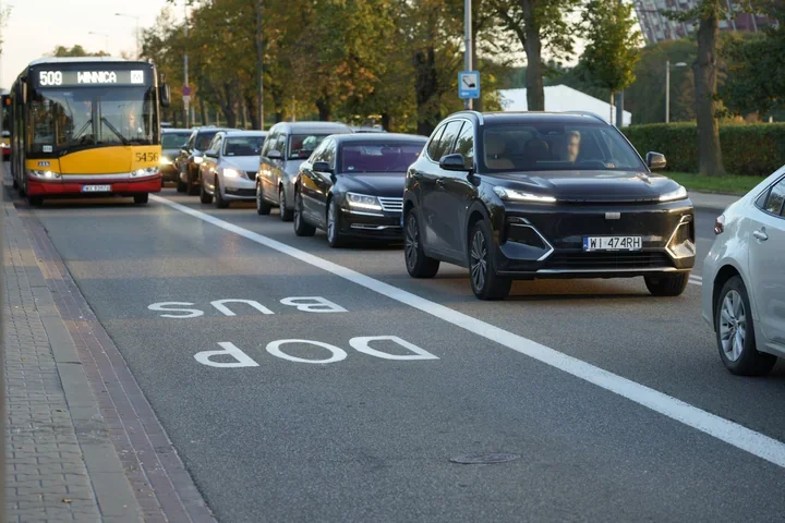 Nowy buspas na Alei Zielenieckiej skróci autobusowe postoje w korkach