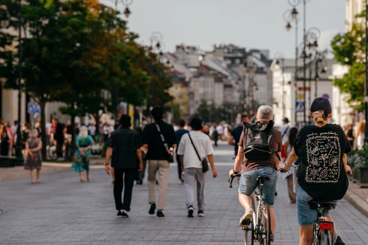 Weekendowy deptak zostaje dłużej. Autobusy zmienią trasy