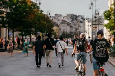 Weekendowy deptak zostaje dłużej. Autobusy zmienią trasy