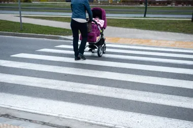 Warszawa porządkuje ulice tak, by wózek nie zatrzymywał spaceru