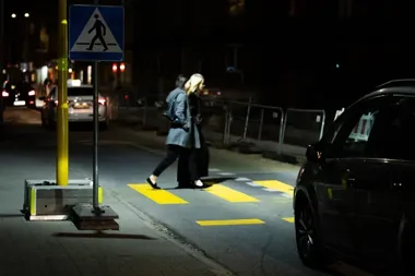 Wędrujące latarnie mają pilnować pieszych na tymczasowych zebrach